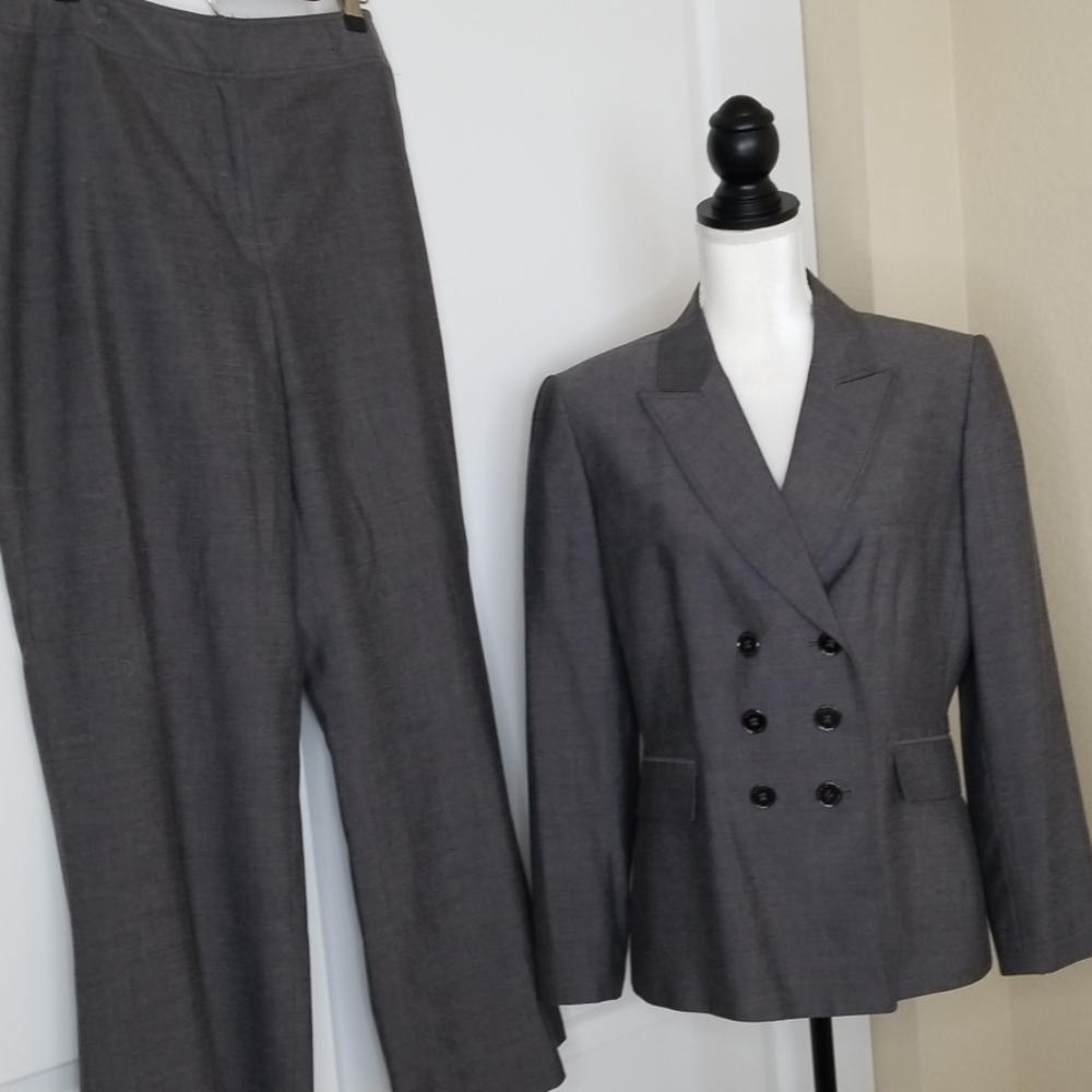 Tahari Arthur Levine double breasted pants suit